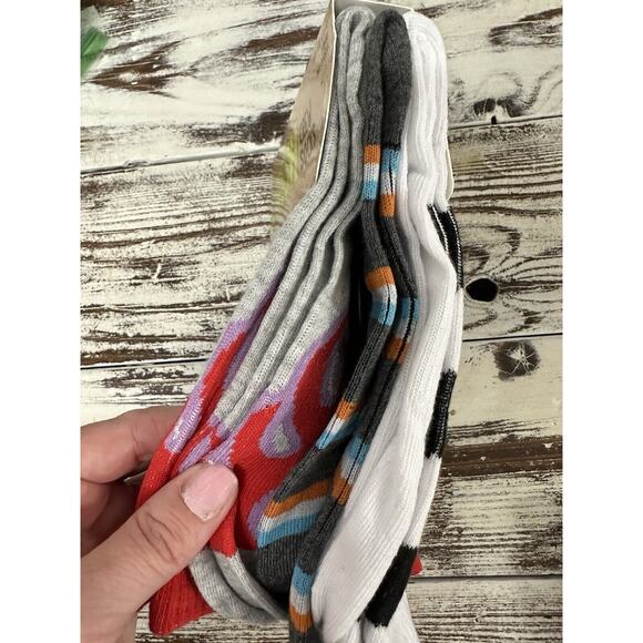 Mens Crew Socks 5 Pack Fire Checkered Themed Size 6 To 12 Novelty Gift - Picture 3 of 6